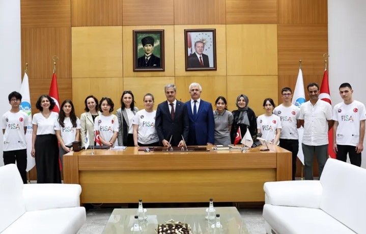 Başkan Alemdar, Figen Sakallıoğlu Anadolu Lisesi’nin Teşekkür Heyetini Kabul Etti